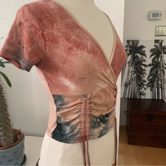 Bae City short sleeved tie-dye crop top. V-neck. Adjustable scrunched front - Picture 8 of 13